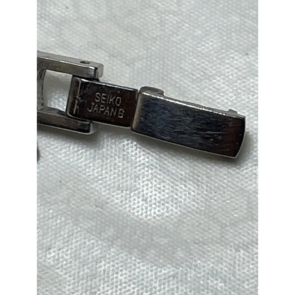 Vintage Seiko Quartz Womens Watch Silver Tone Textured Bracelet Untested - Picture 5 of 5